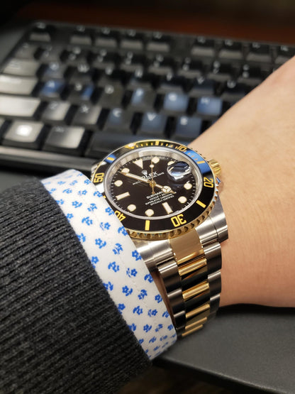 Submariner Dual Tone Quartz Watch With Silver Gold Dial Stainless Steel Strap For Men