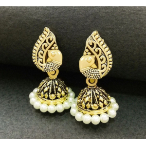 Exquisite Pearls Earring