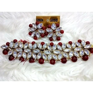 Eye-catching Kundan & Beads Choker Set